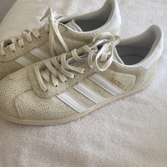 Adidas Gazelle sneakers size 8 - Picture 2 of 4